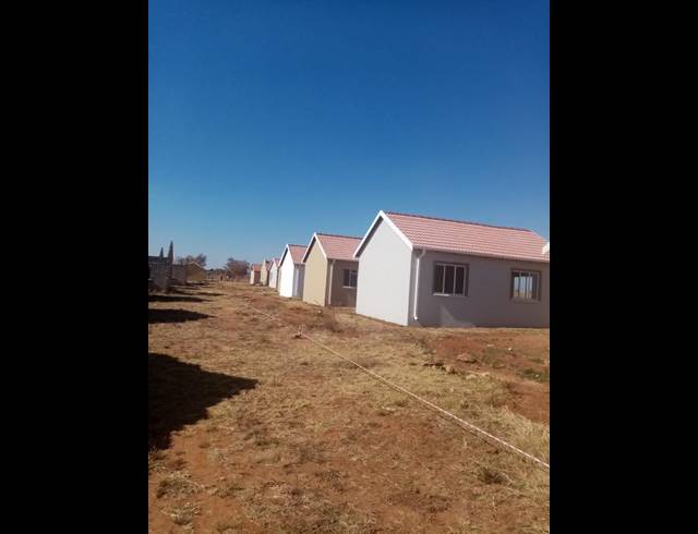 2 BEDROOM HOUSE FOR SALE IN LENASIA SOUTH
